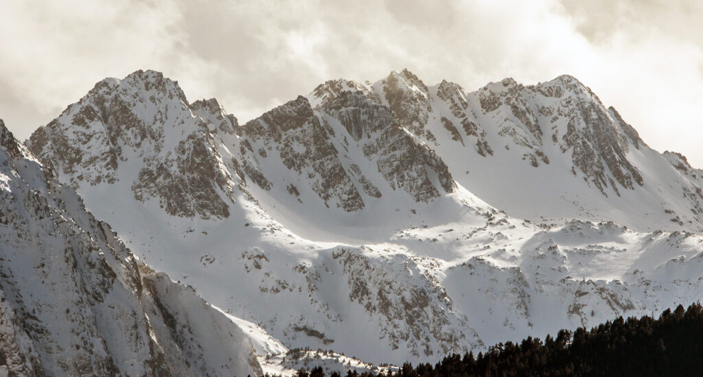 Panoràmica cap a la Vall d’Unarre, al Pallars Sobirà, ben innivada. Foto: @meteopallars (març de 2018)